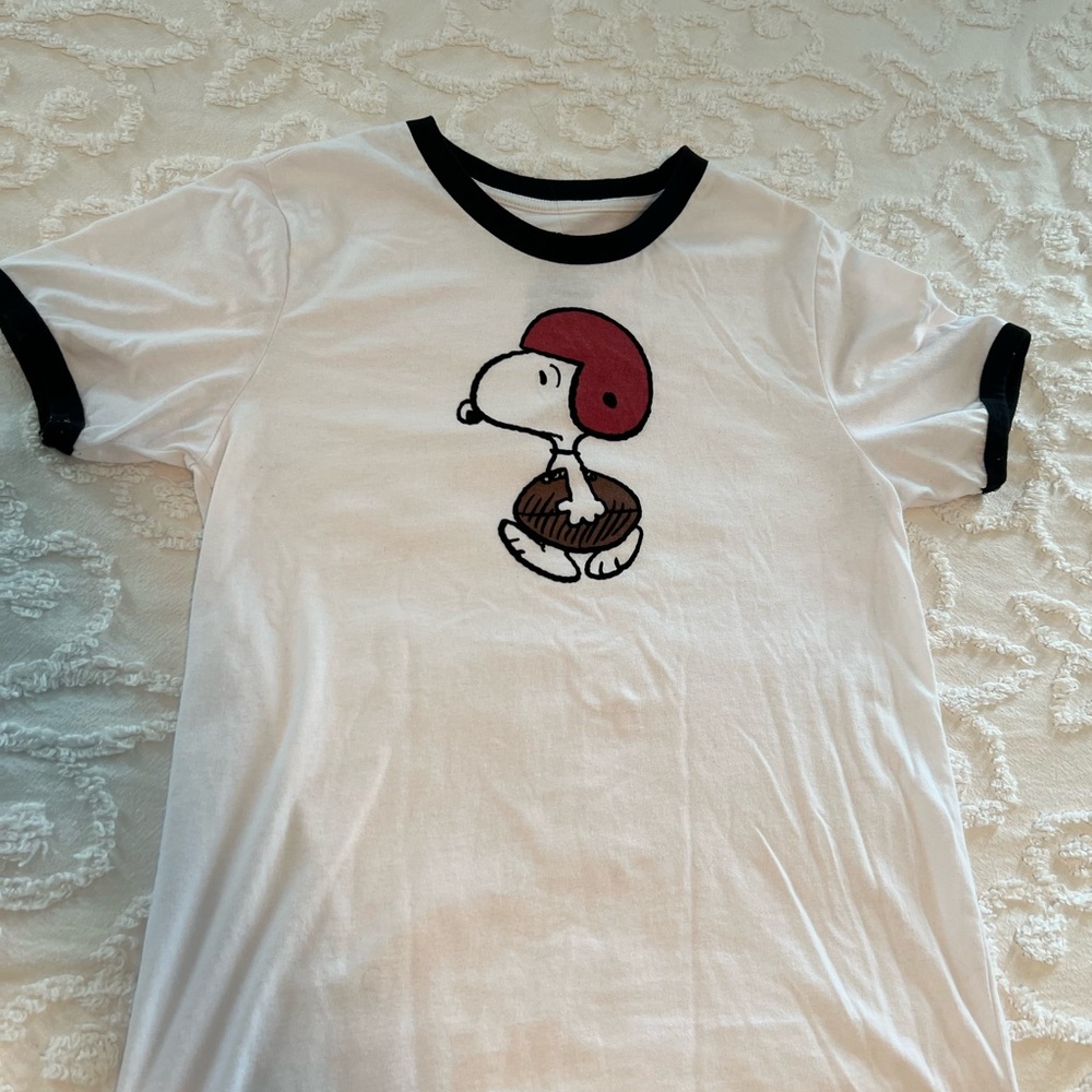 ♥️ 3/$10 ♥️ Football Snoopy Aeropostale White T-Shirt with Black Trim
